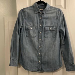 *Final Sale* J. crew chambray button down shirt